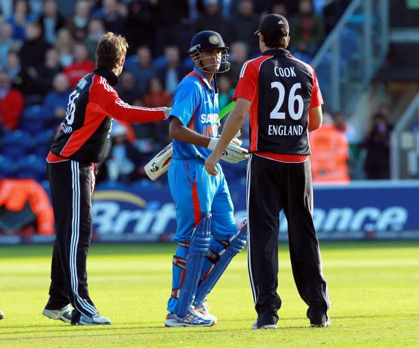 Picture of Rahul Dravid shaking hands with the England team after he was dismissed in his final ODI innings.
